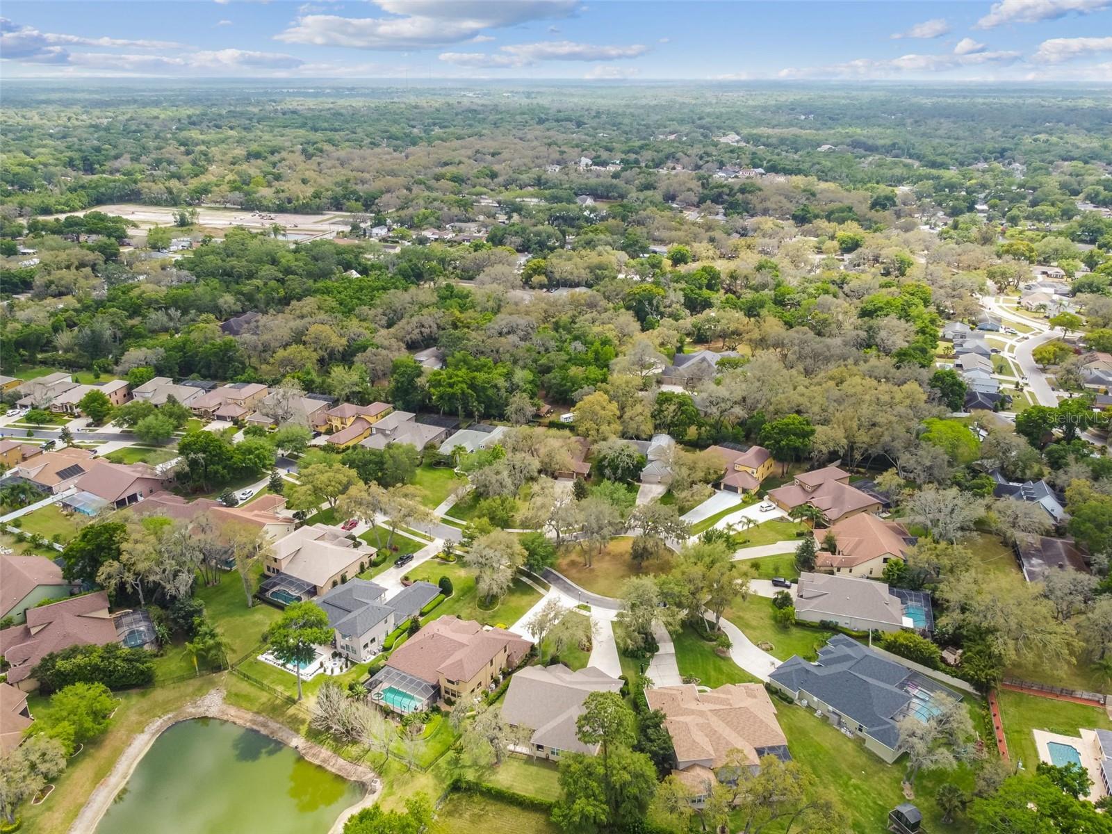 Listing photo id 90 for 125 Falling Water Drive