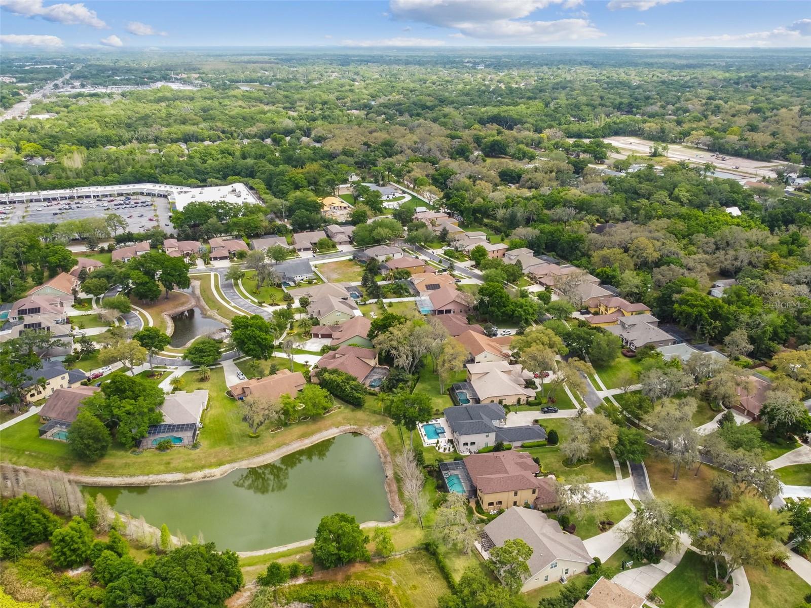 Listing photo id 91 for 125 Falling Water Drive