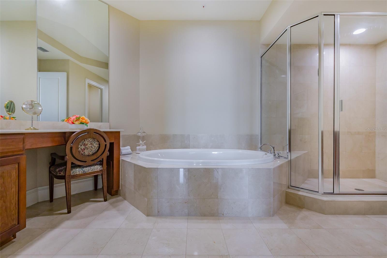 Listing photo id 19 for 140 Riviera Dunes Way 1403