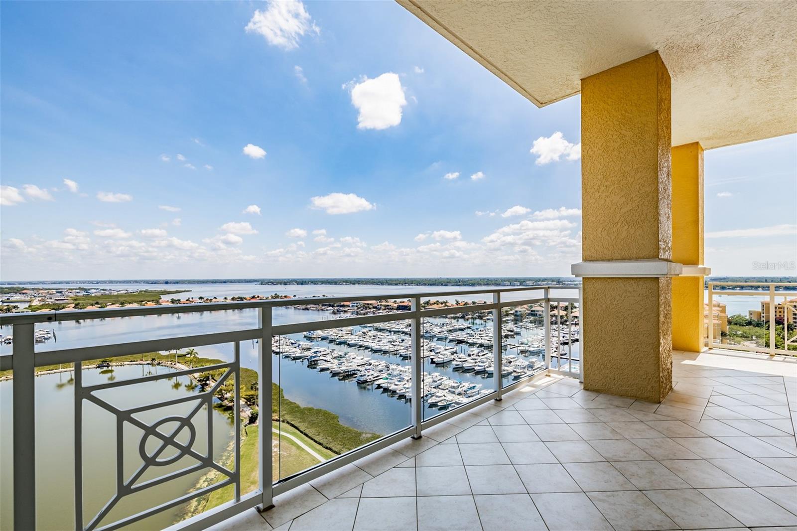 Listing photo id 23 for 140 Riviera Dunes Way 1403