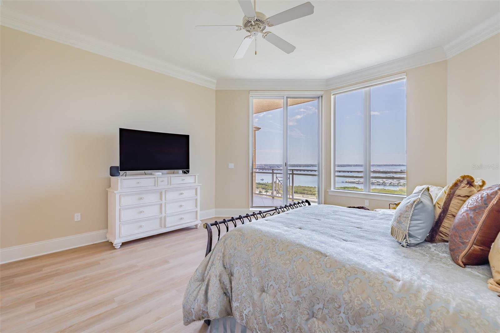 Listing photo id 25 for 140 Riviera Dunes Way 1403