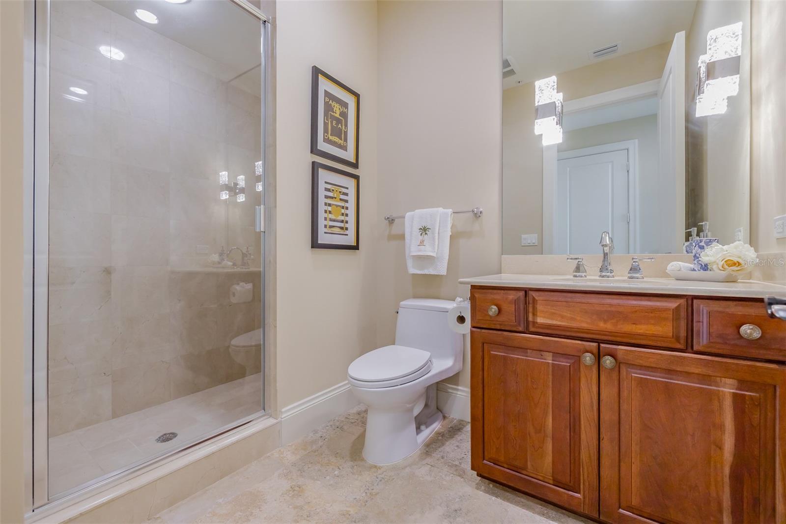 Listing photo id 33 for 140 Riviera Dunes Way 1403