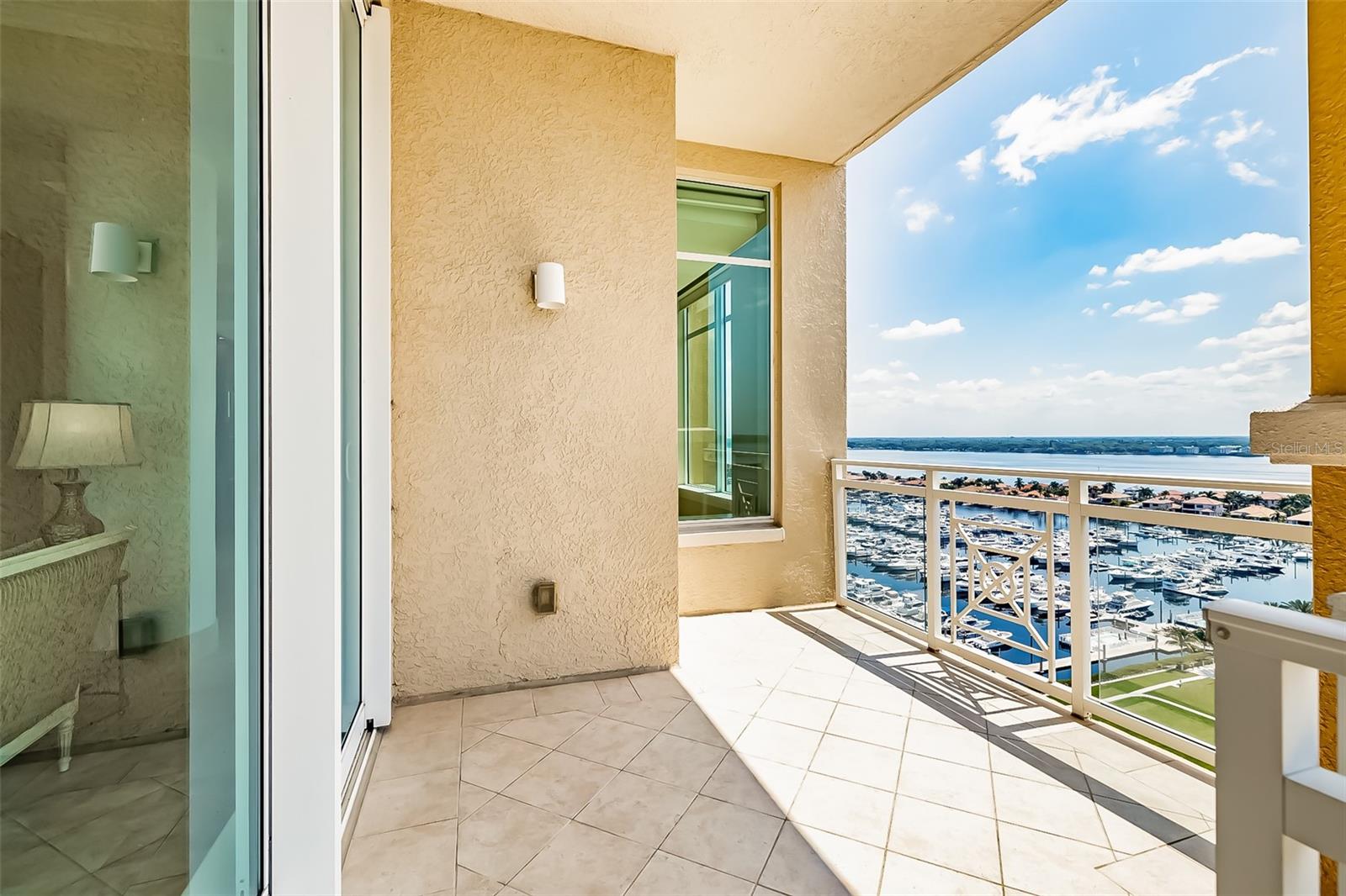 Listing photo id 4 for 140 Riviera Dunes Way 1403