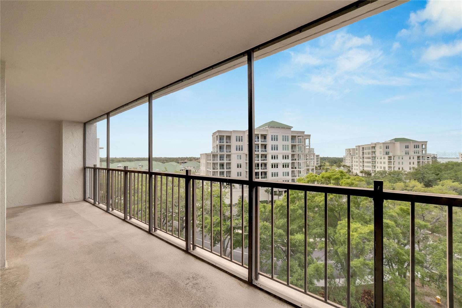 Listing photo id 28 for 220 Belleview Boulevard 811