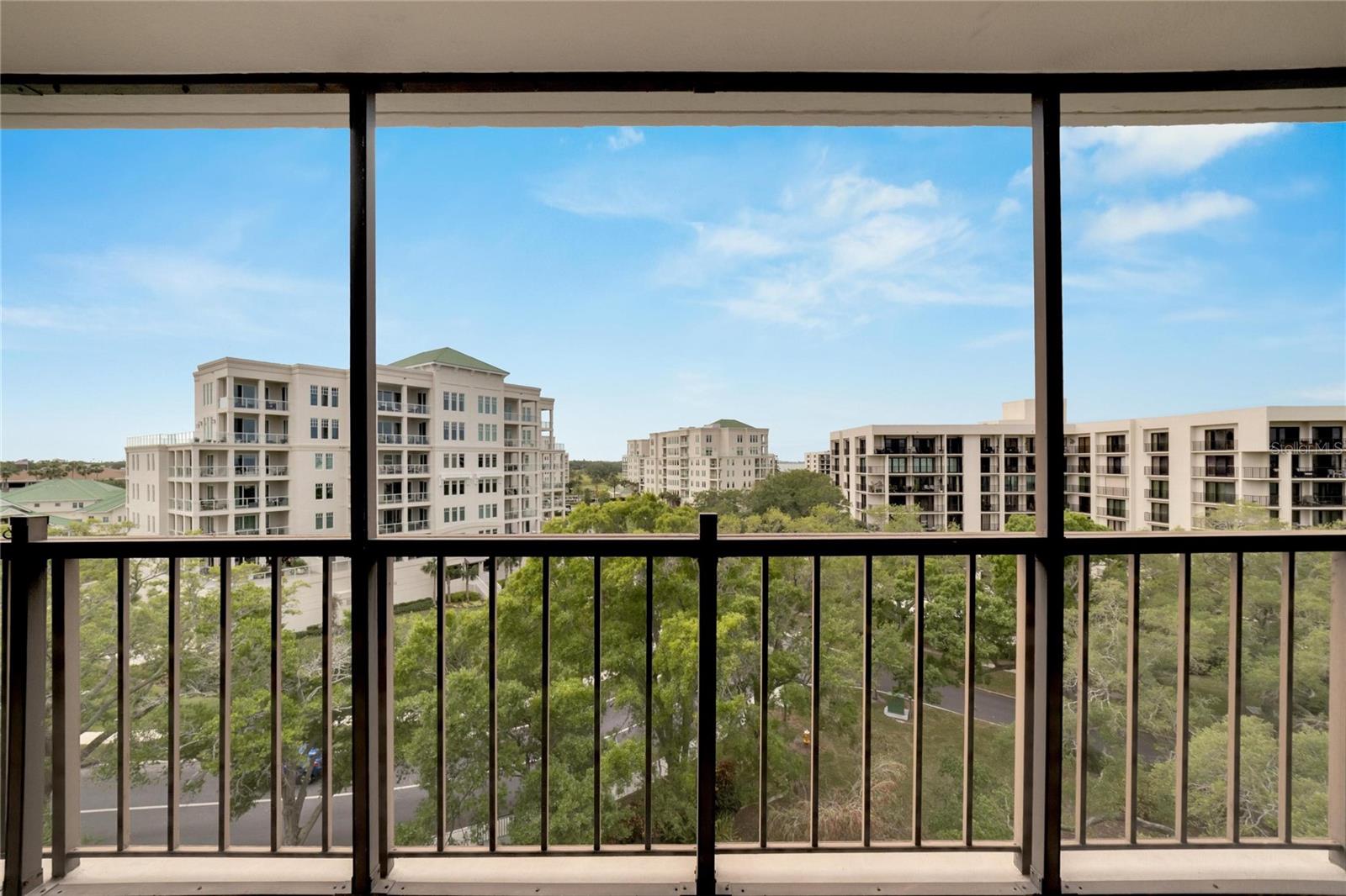 Listing photo id 30 for 220 Belleview Boulevard 811