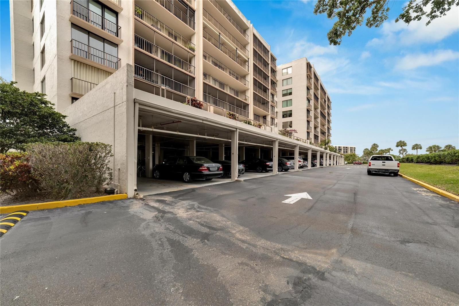 Listing photo id 35 for 220 Belleview Boulevard 811