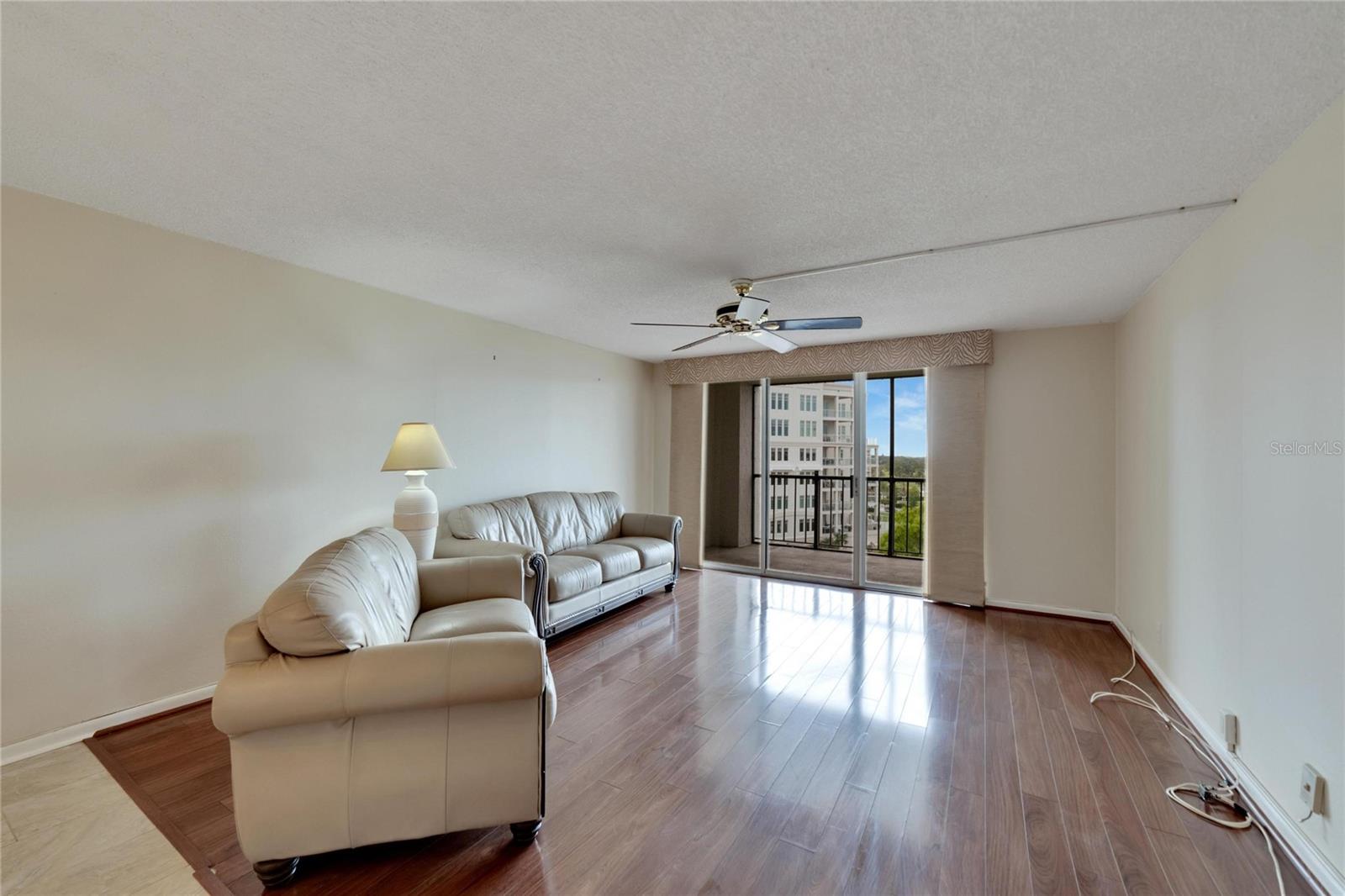 Listing photo id 4 for 220 Belleview Boulevard 811