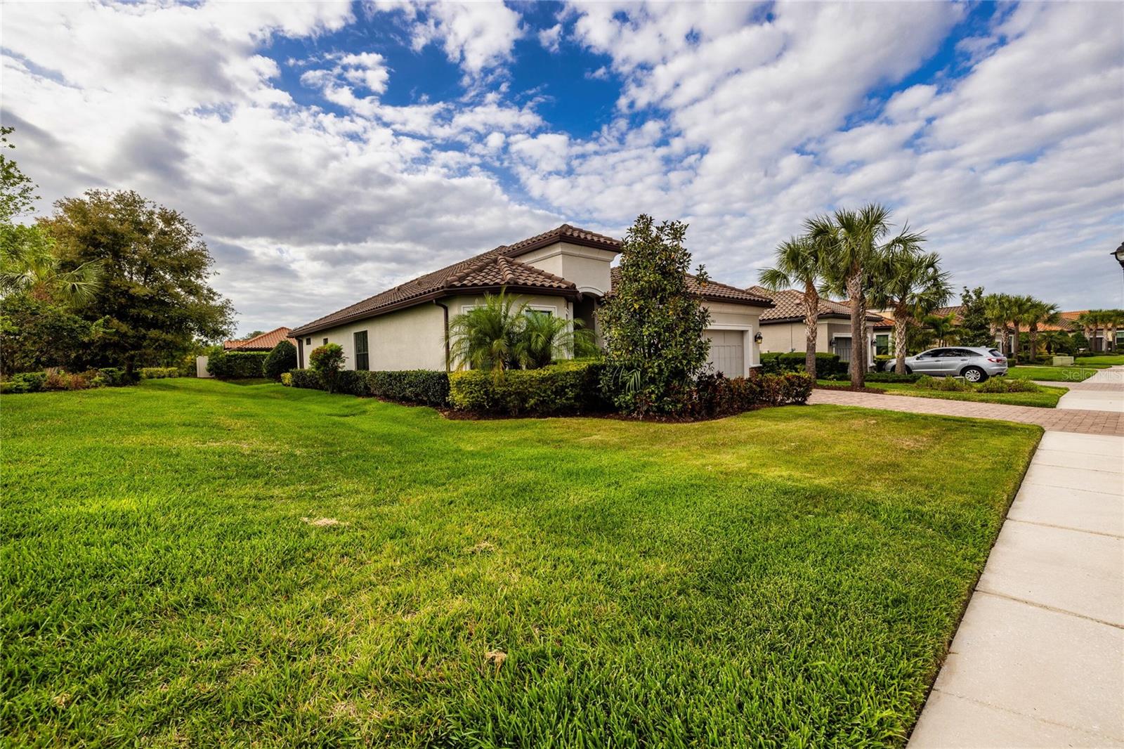 Listing photo id 1 for 11465 Bitola Drive