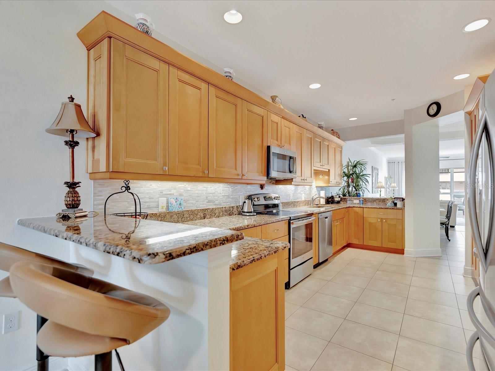 Listing photo id 11 for 1022 Bellasol Way 5302