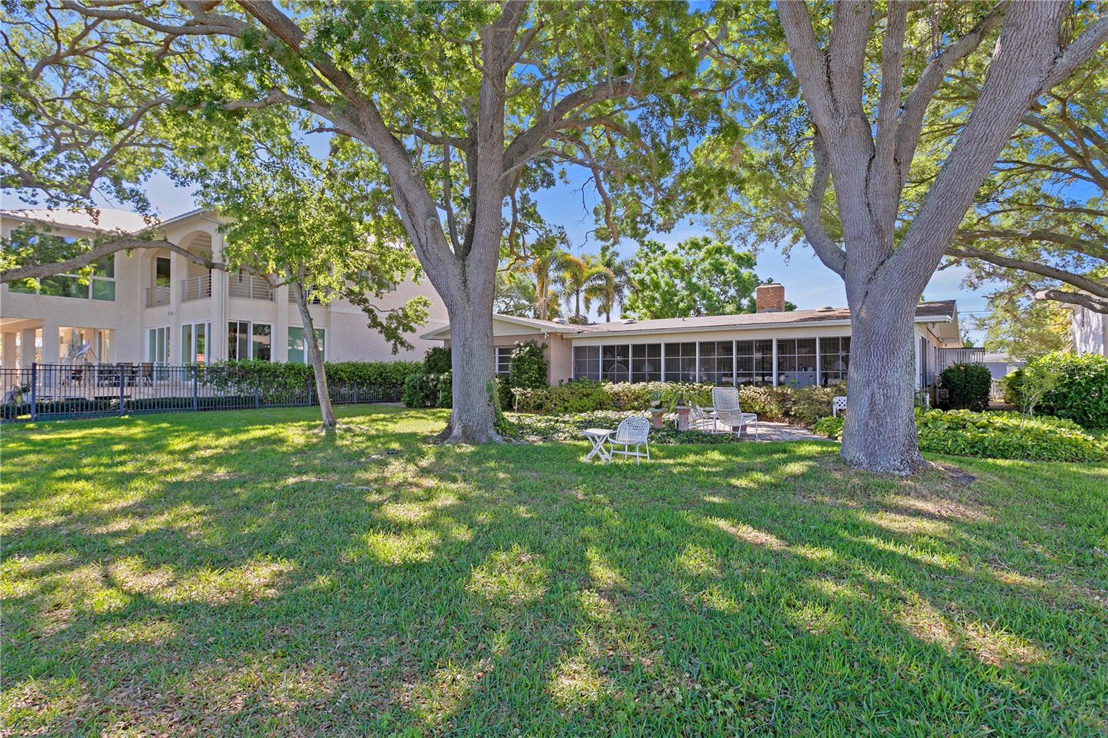 Listing photo id 10 for 5009 Spring Lake Drive