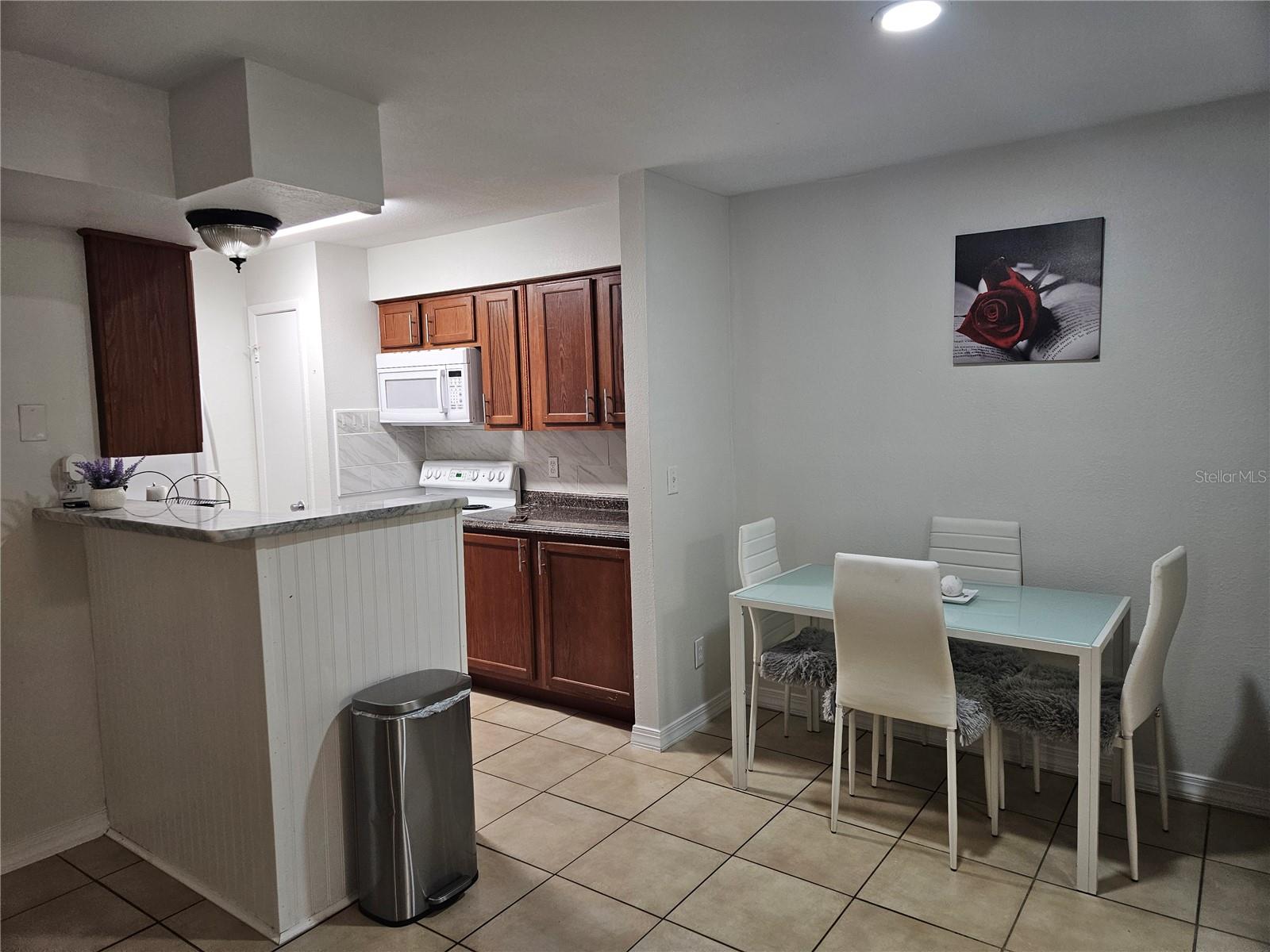 Listing photo id 1 for 228 Red Cedar Place 228