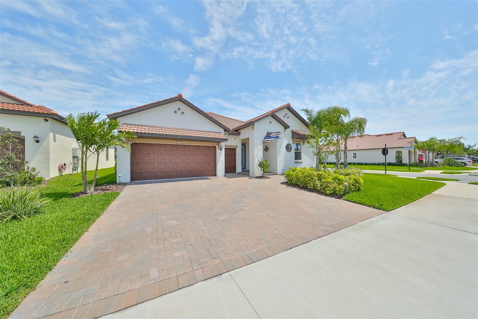 Listing photo id 0 for 17152 Scuba Crest Street