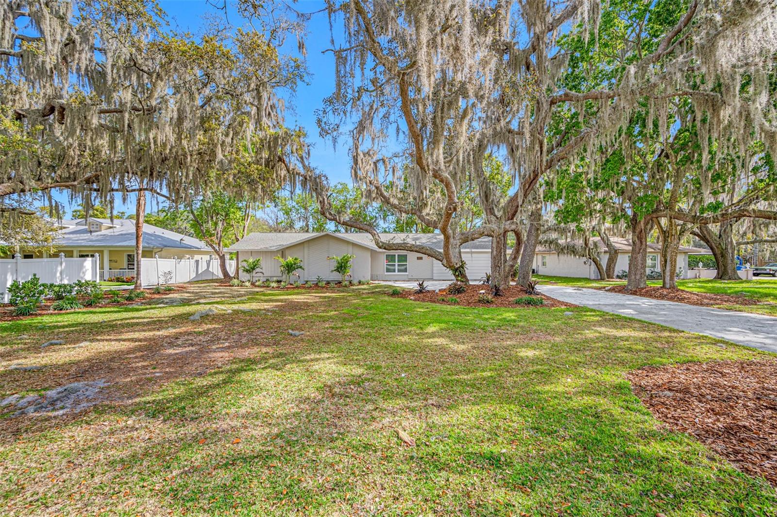 Image 4 of 55 For 10502 Tarpon Springs Rd