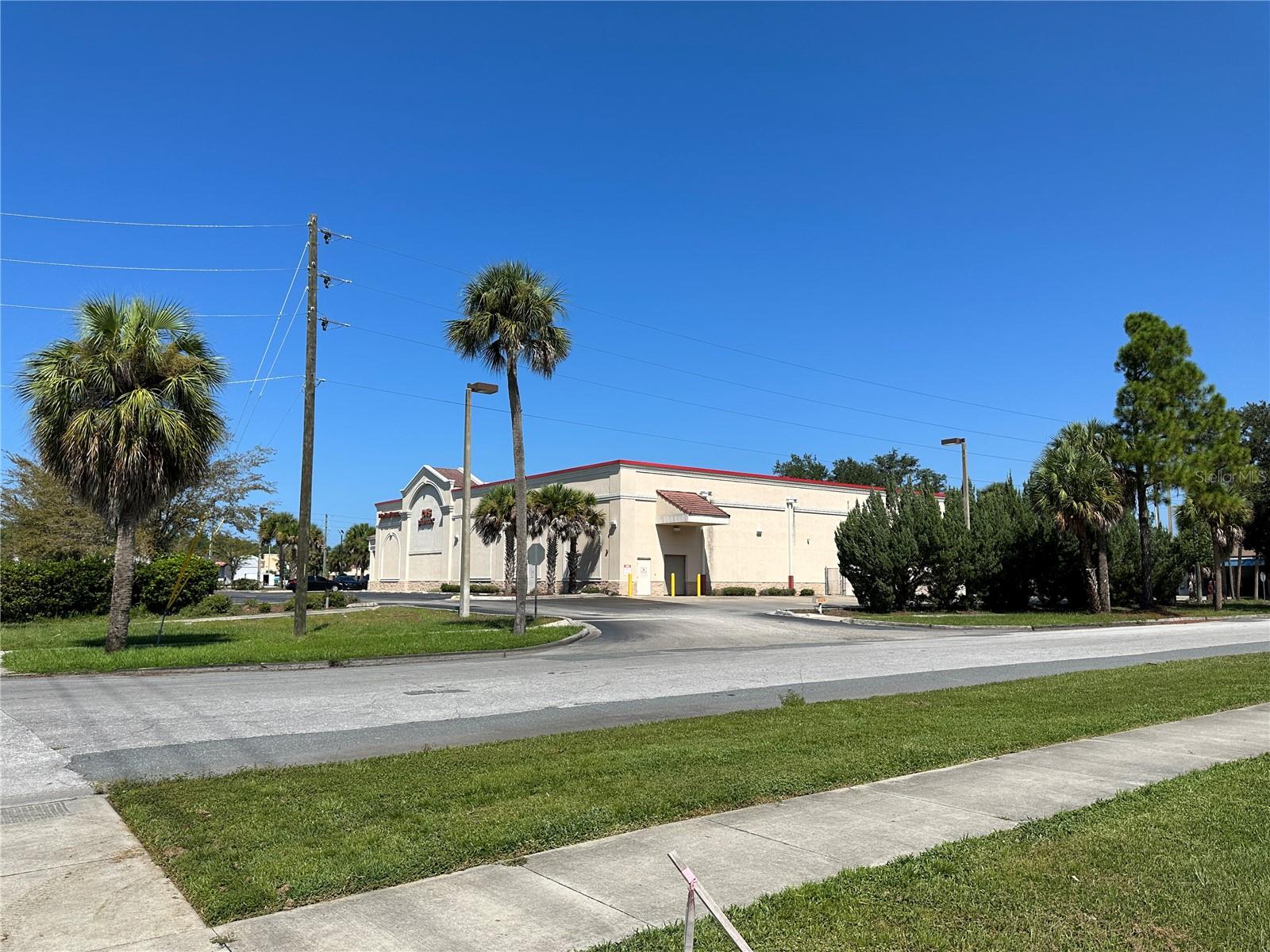 Listing photo id 6 for 3959 Suncoast Boulevard