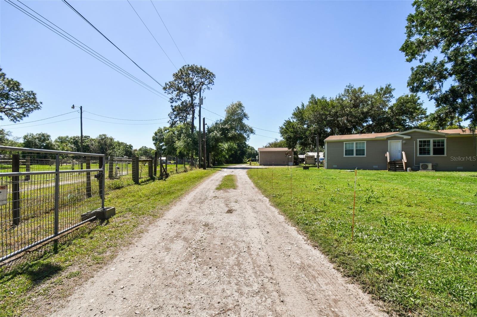 Listing photo id 7 for 8915 Kenton Road