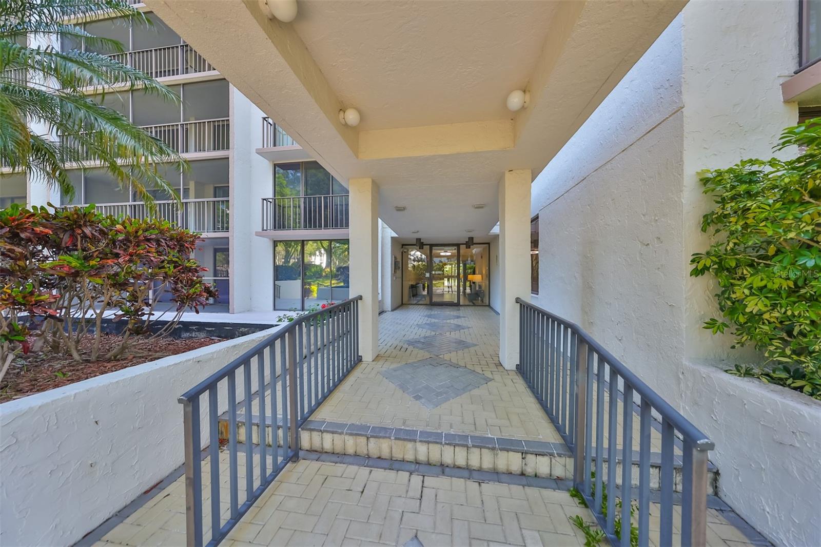 Listing photo id 39 for 220 Belleview Boulevard 304