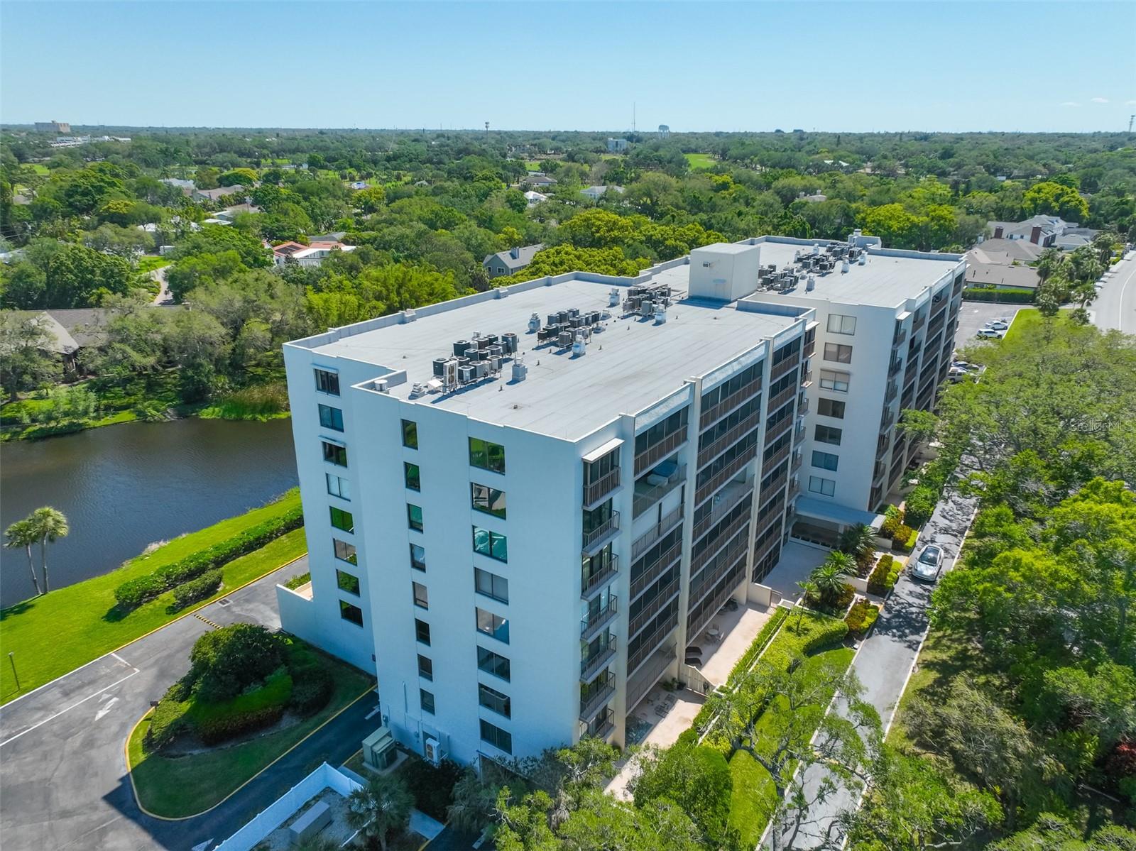 Listing photo id 41 for 220 Belleview Boulevard 304