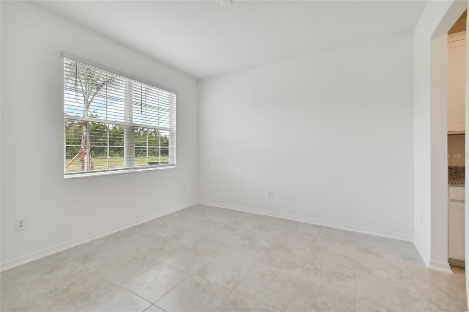 Listing photo id 2 for 4939 Eagle Rock Drive