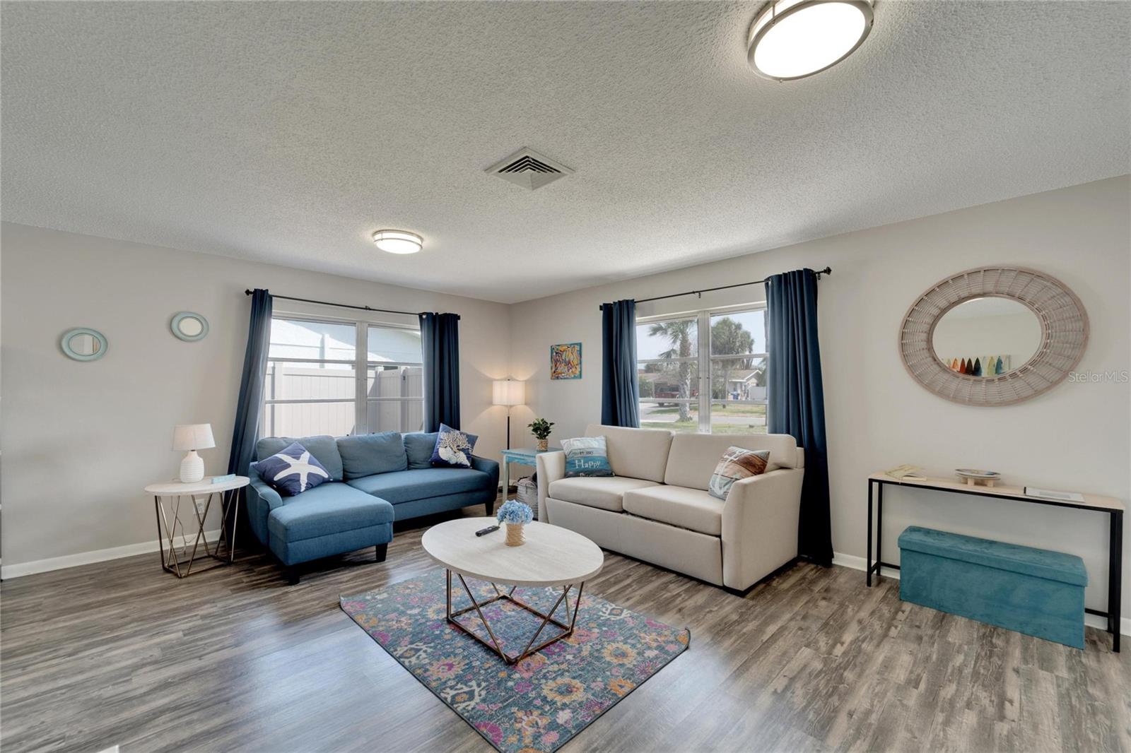 Listing photo id 10 for 1011 Spindle Palm Way