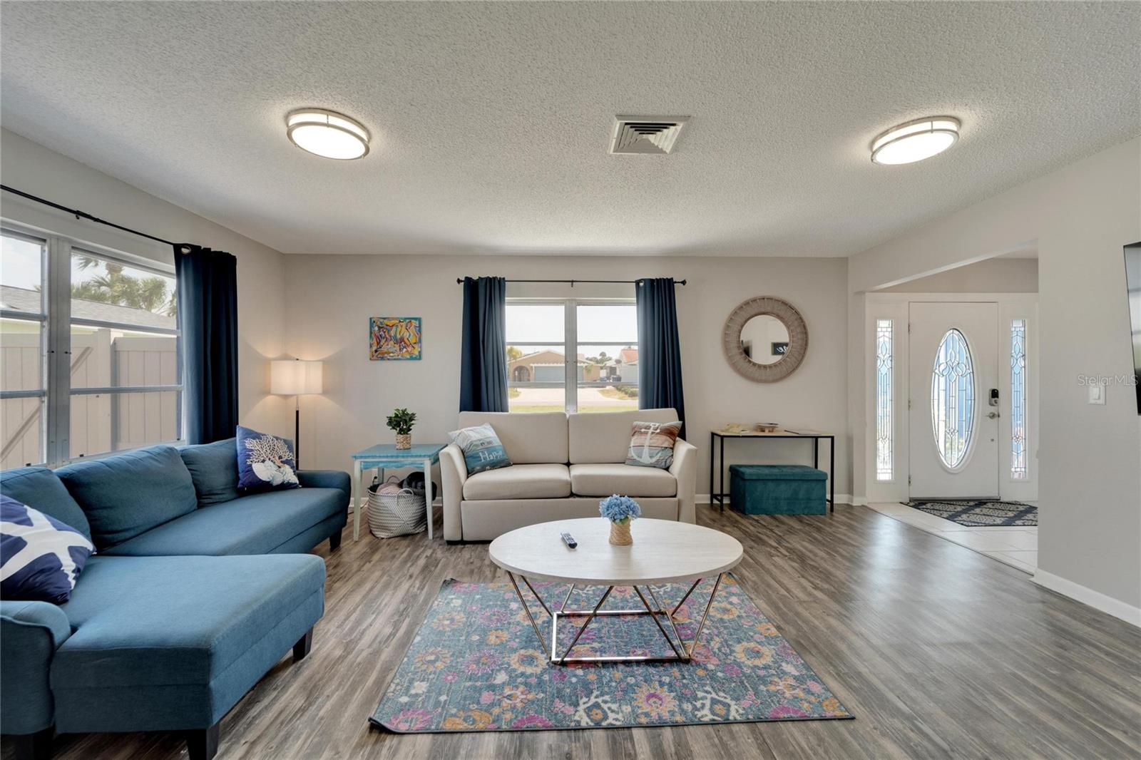 Listing photo id 11 for 1011 Spindle Palm Way