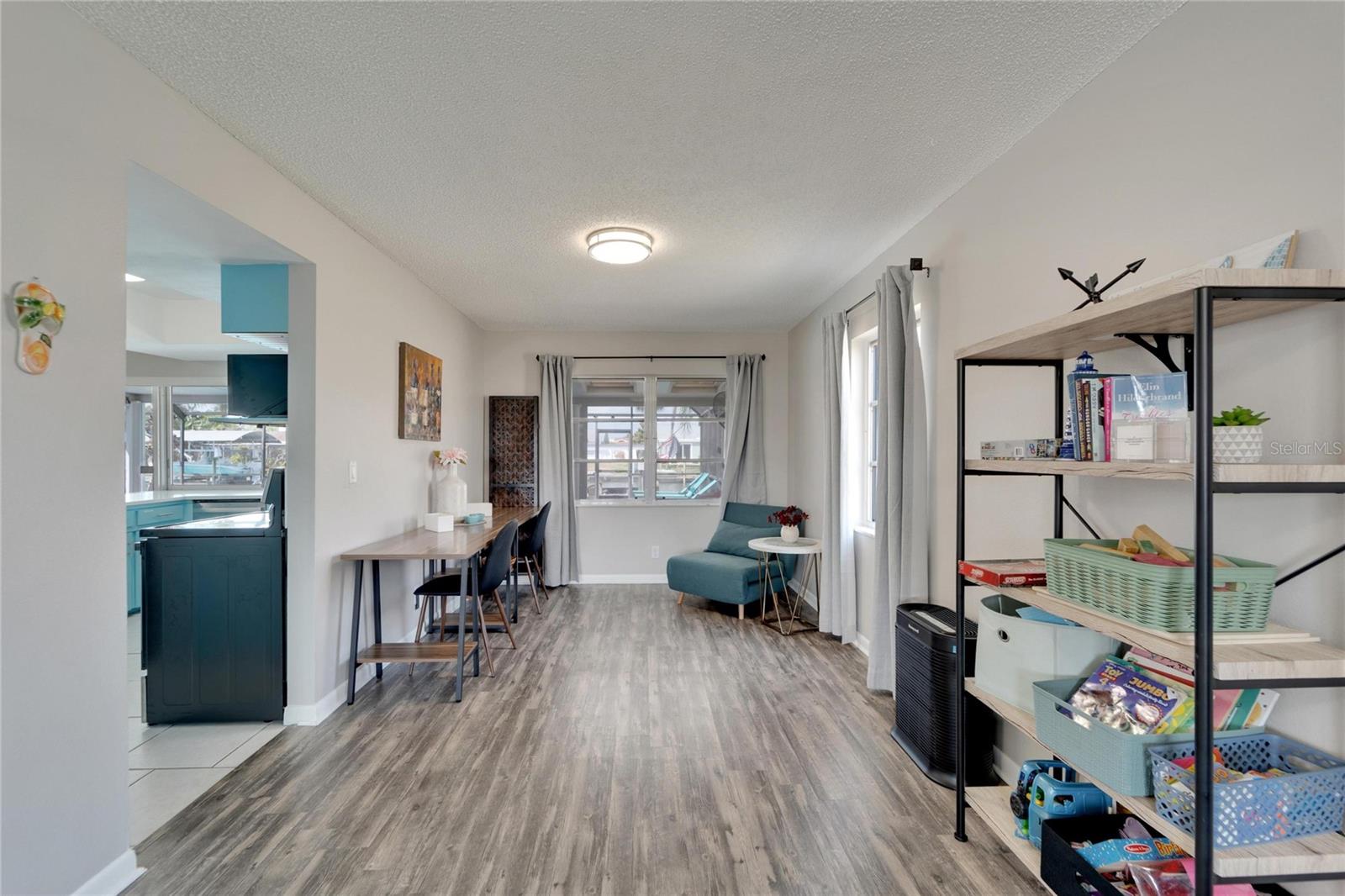 Listing photo id 12 for 1011 Spindle Palm Way