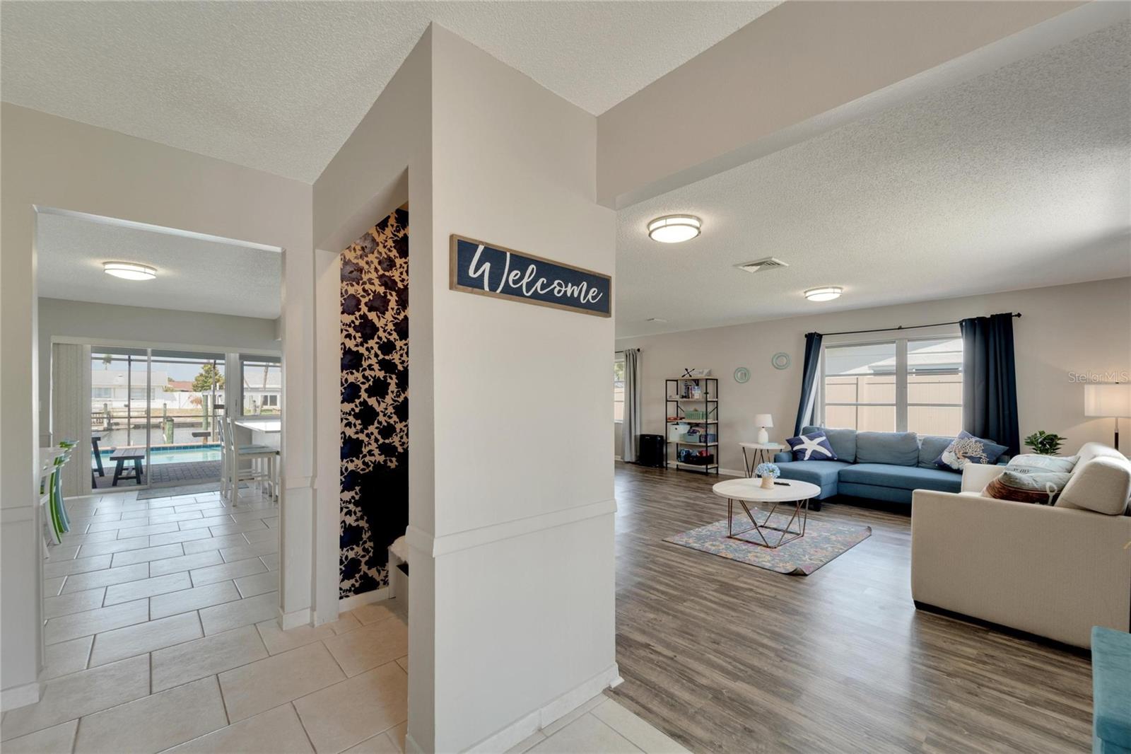 Listing photo id 13 for 1011 Spindle Palm Way