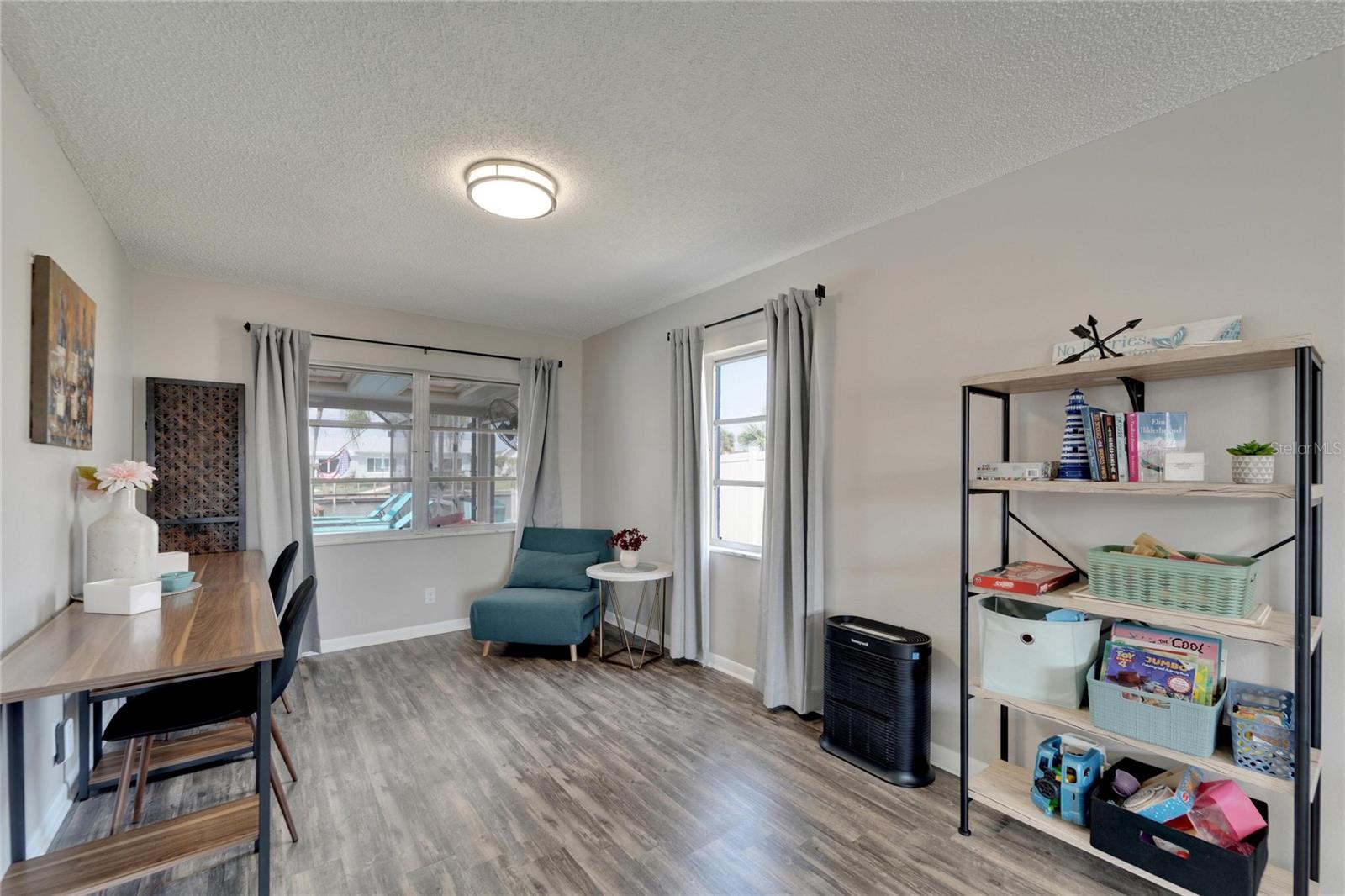 Listing photo id 14 for 1011 Spindle Palm Way