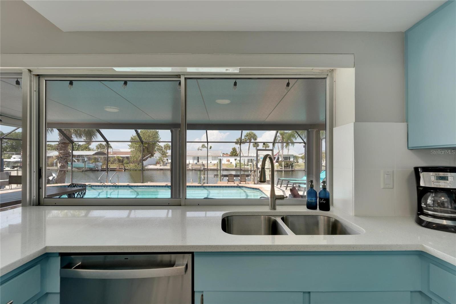 Listing photo id 19 for 1011 Spindle Palm Way