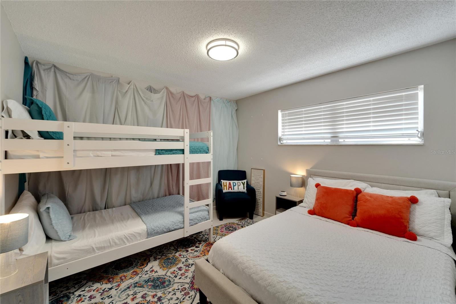 Listing photo id 23 for 1011 Spindle Palm Way