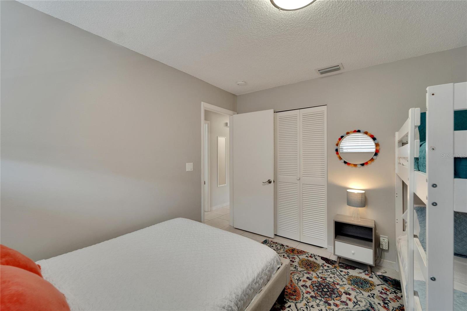 Listing photo id 25 for 1011 Spindle Palm Way