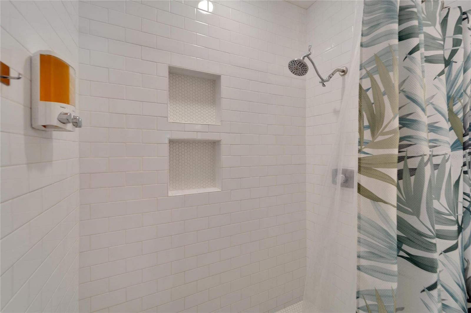 Listing photo id 32 for 1011 Spindle Palm Way