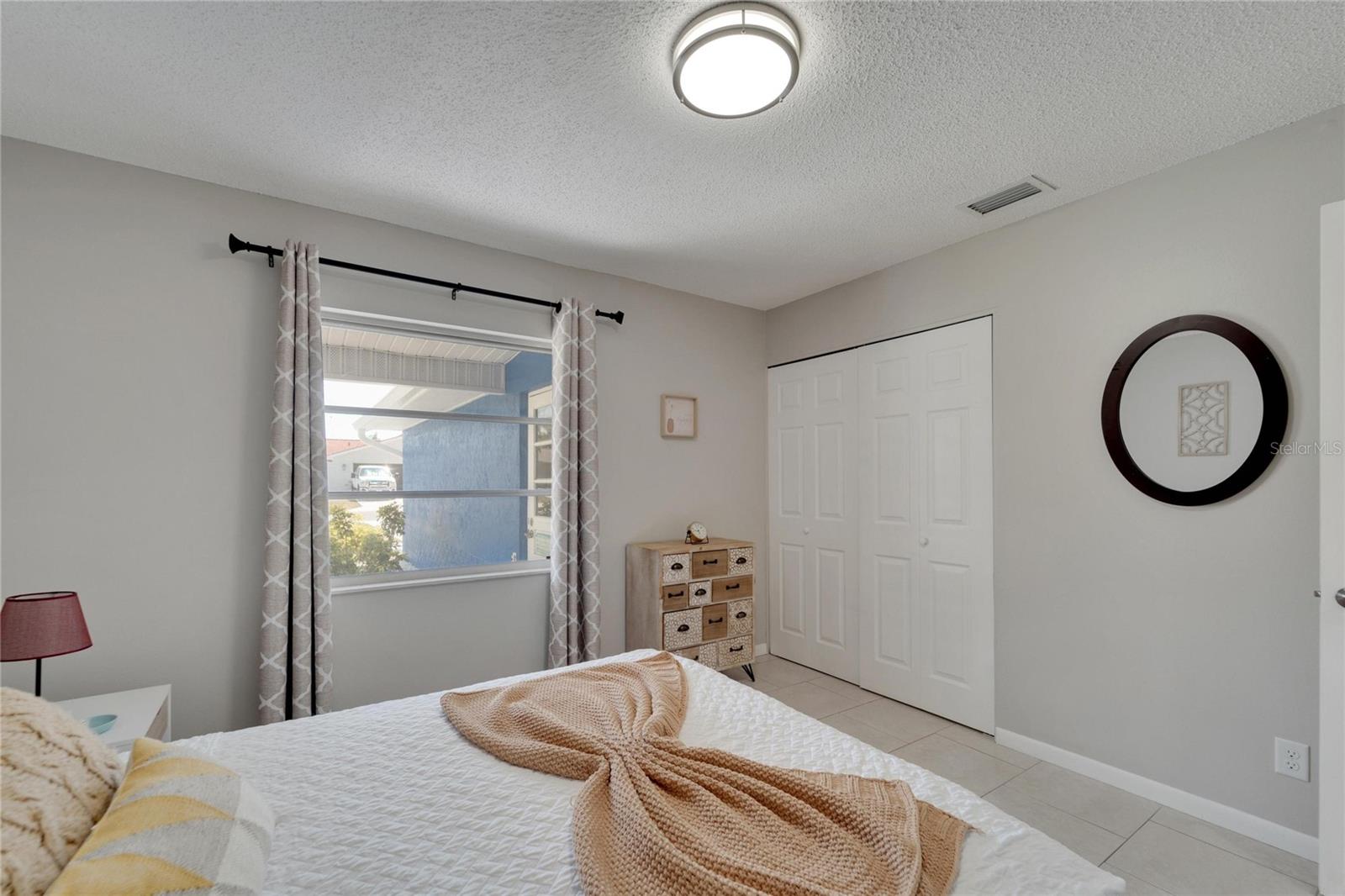 Listing photo id 35 for 1011 Spindle Palm Way
