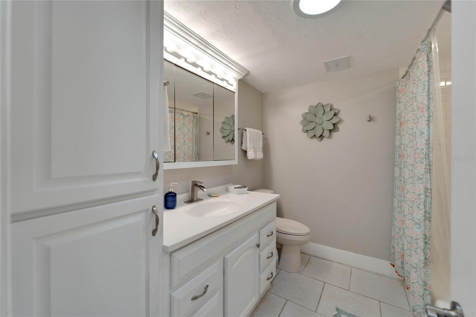 Listing photo id 36 for 1011 Spindle Palm Way