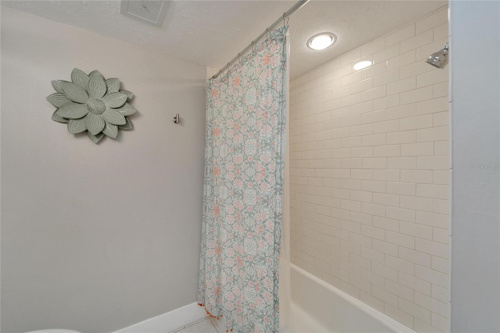 Listing photo id 37 for 1011 Spindle Palm Way