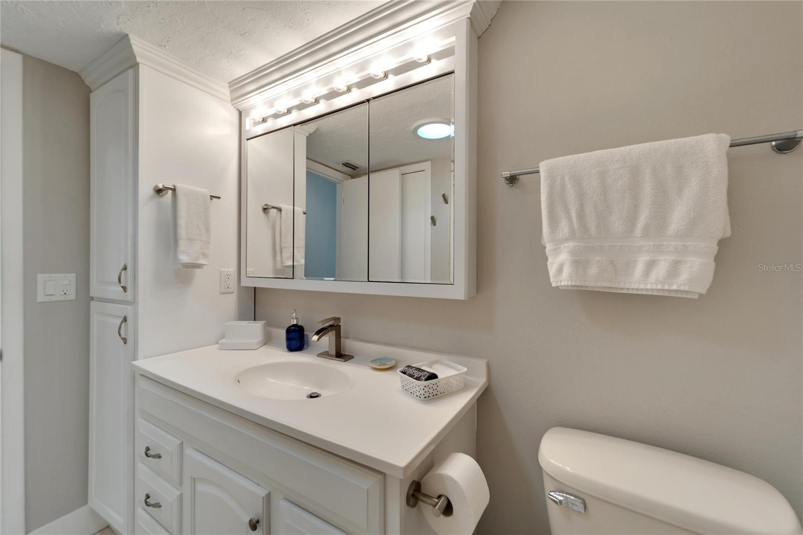 Listing photo id 38 for 1011 Spindle Palm Way