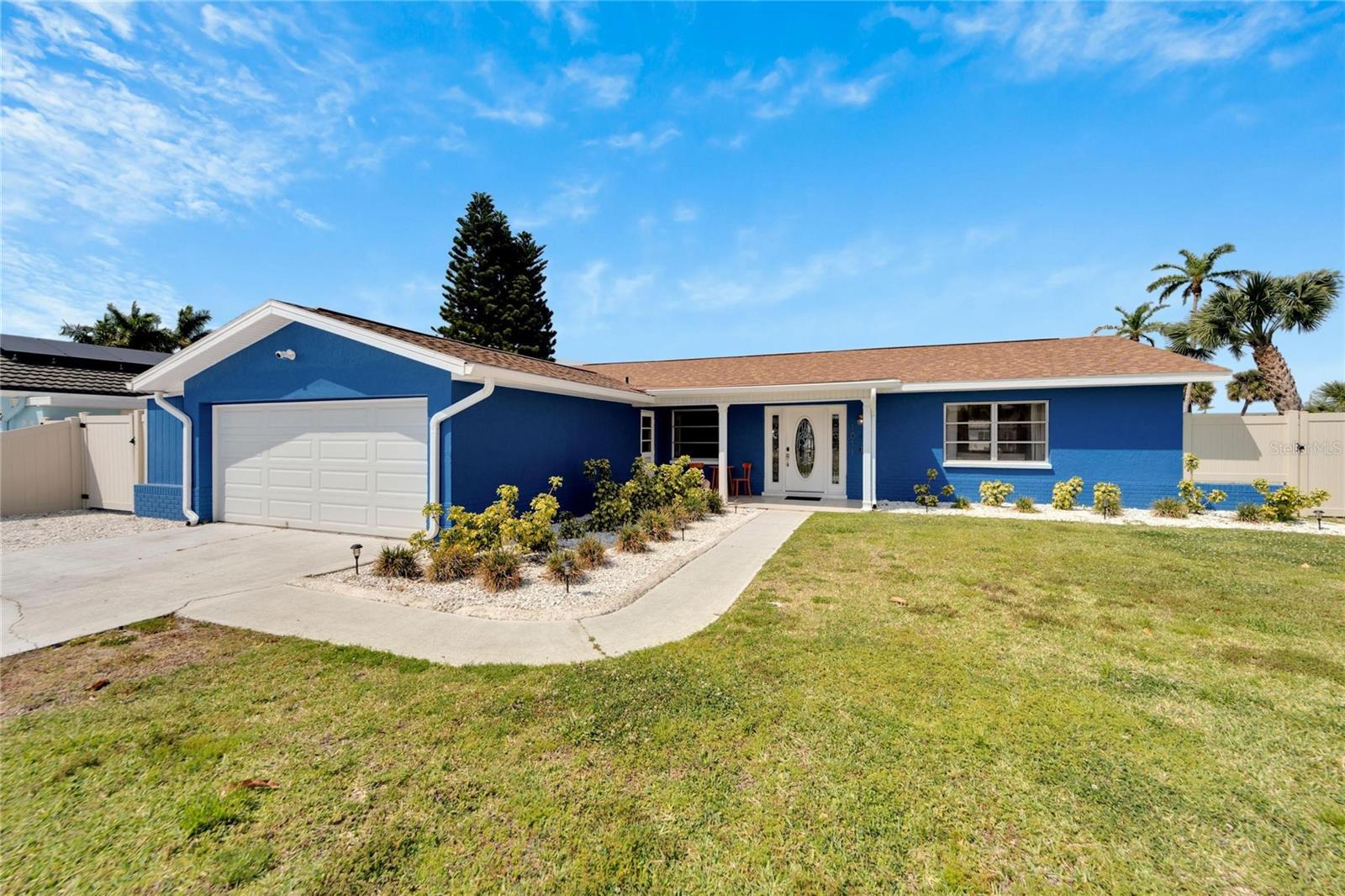 Listing photo id 46 for 1011 Spindle Palm Way