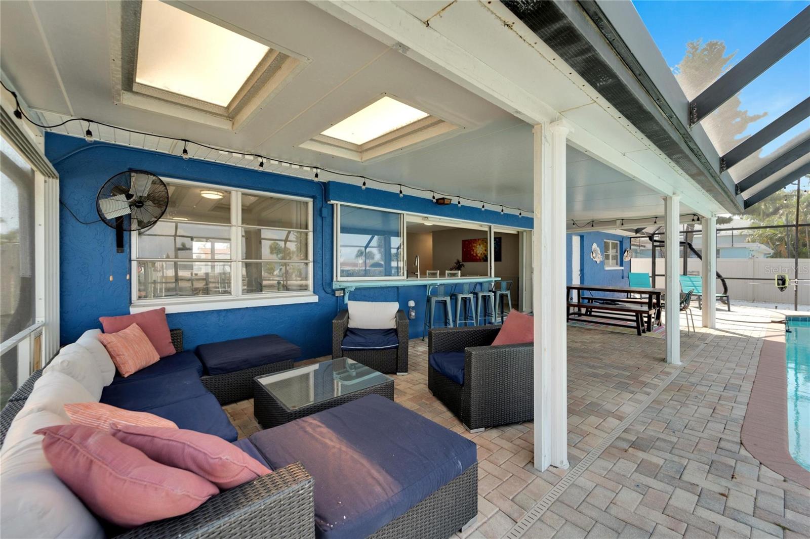 Listing photo id 54 for 1011 Spindle Palm Way