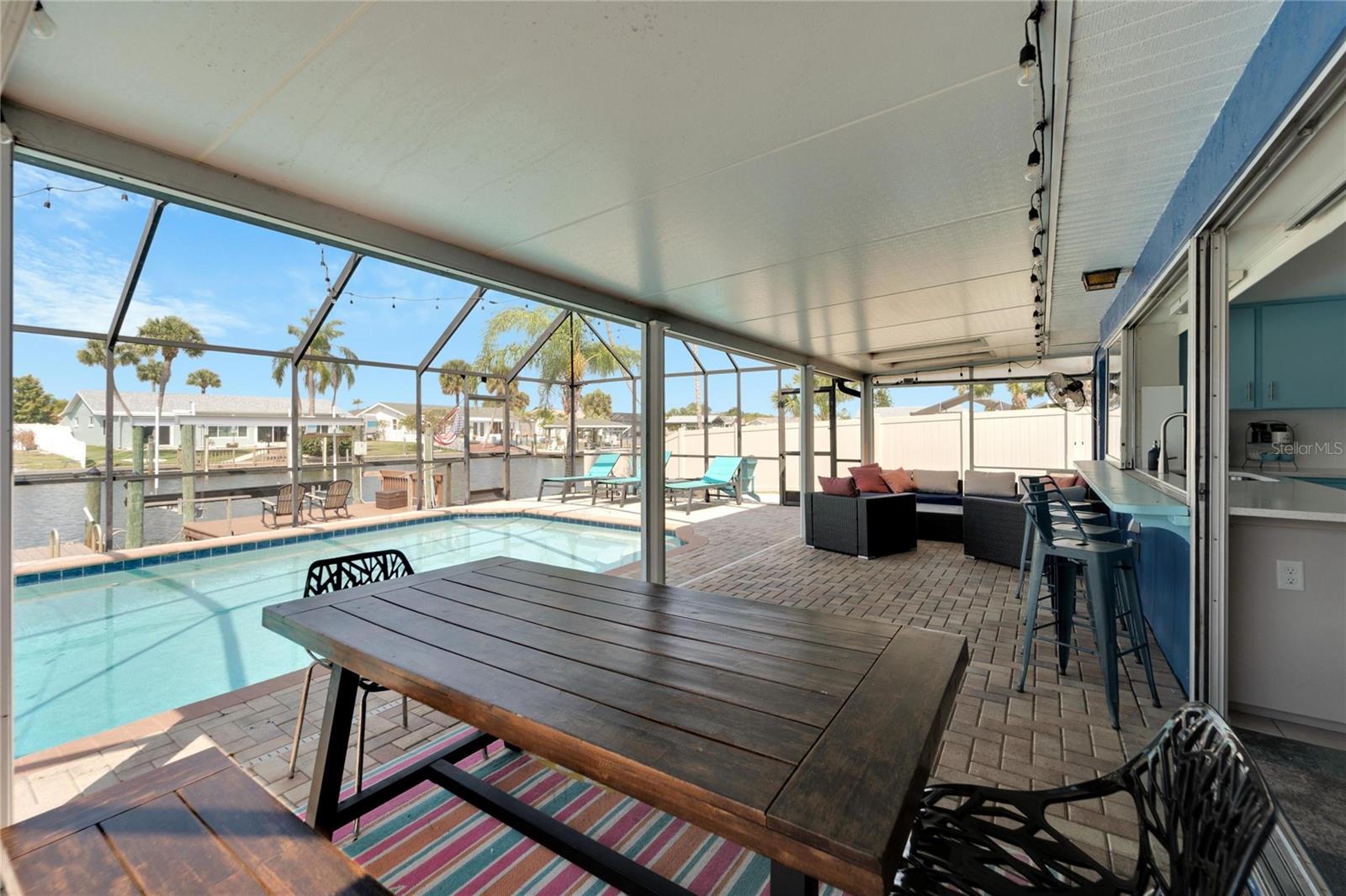 Listing photo id 55 for 1011 Spindle Palm Way