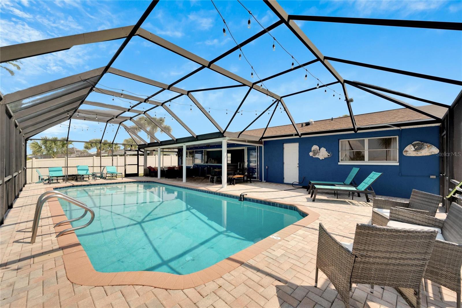 Listing photo id 57 for 1011 Spindle Palm Way