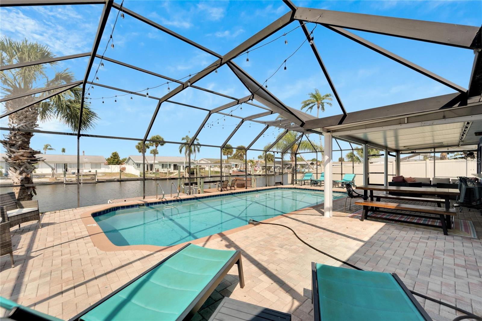 Listing photo id 58 for 1011 Spindle Palm Way