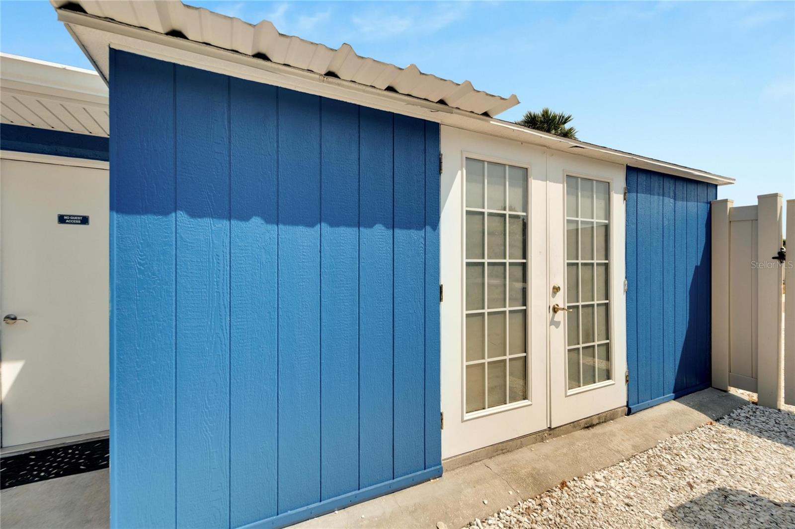 Listing photo id 63 for 1011 Spindle Palm Way