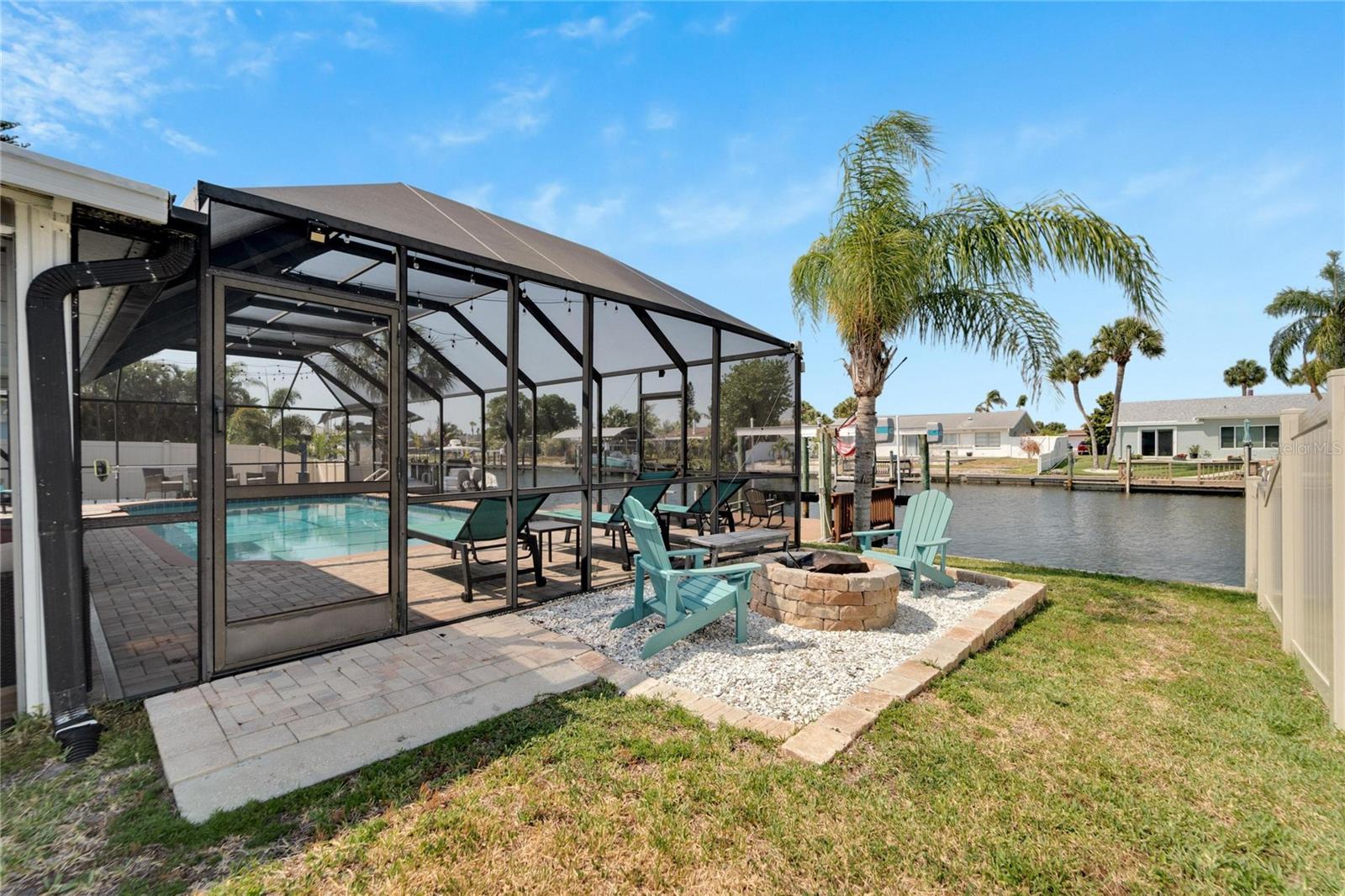 Listing photo id 64 for 1011 Spindle Palm Way