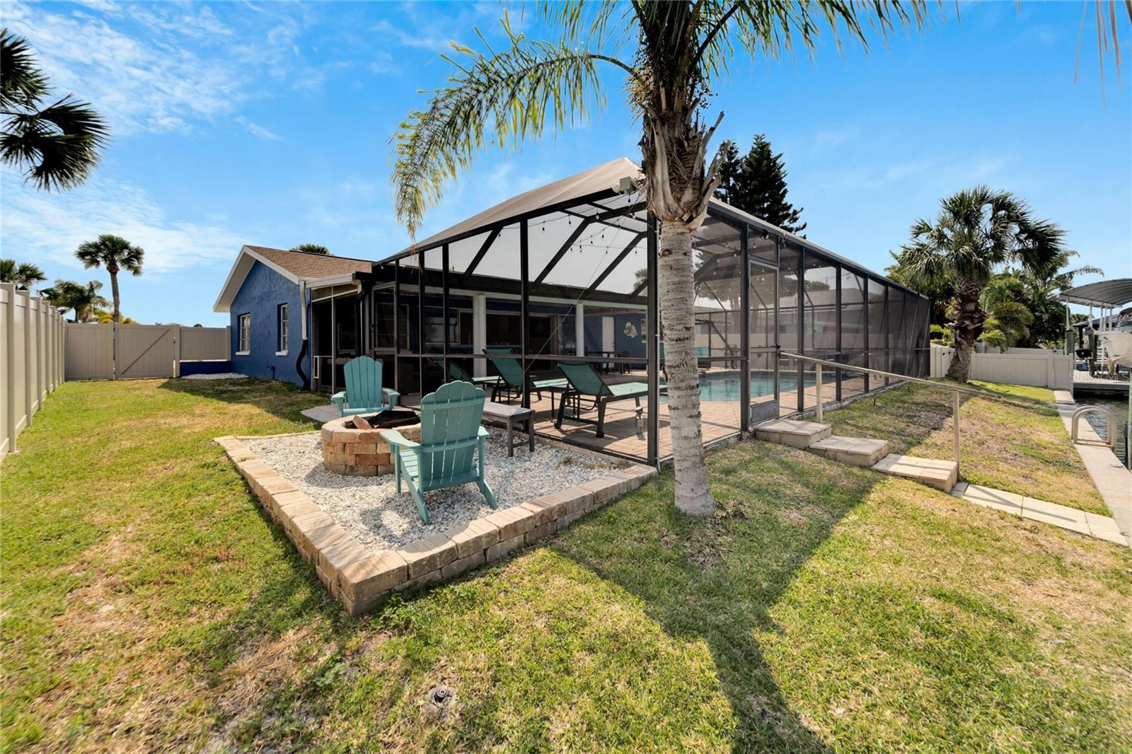 Listing photo id 65 for 1011 Spindle Palm Way