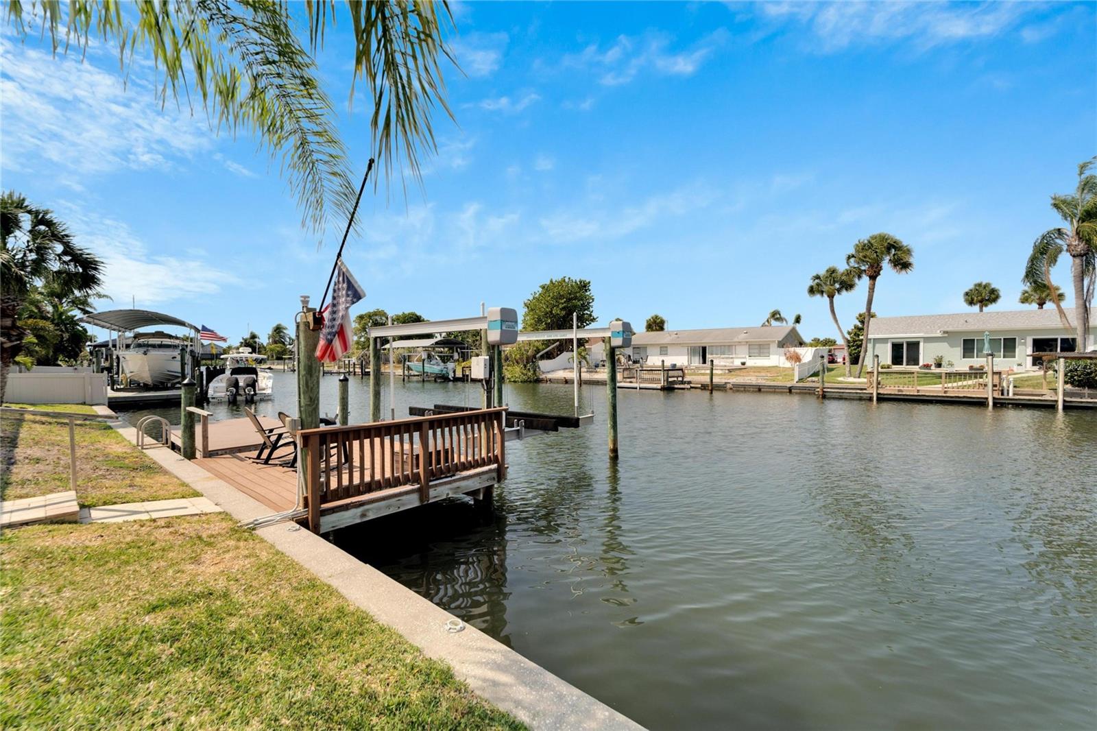 Listing photo id 66 for 1011 Spindle Palm Way