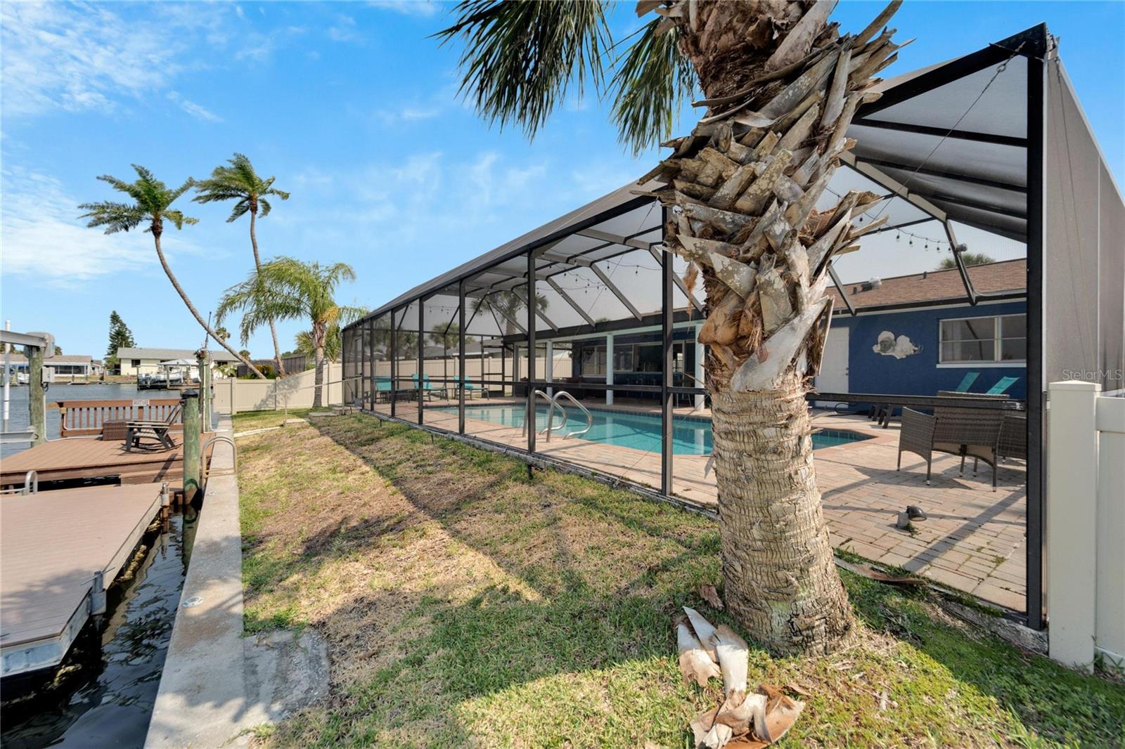 Listing photo id 68 for 1011 Spindle Palm Way