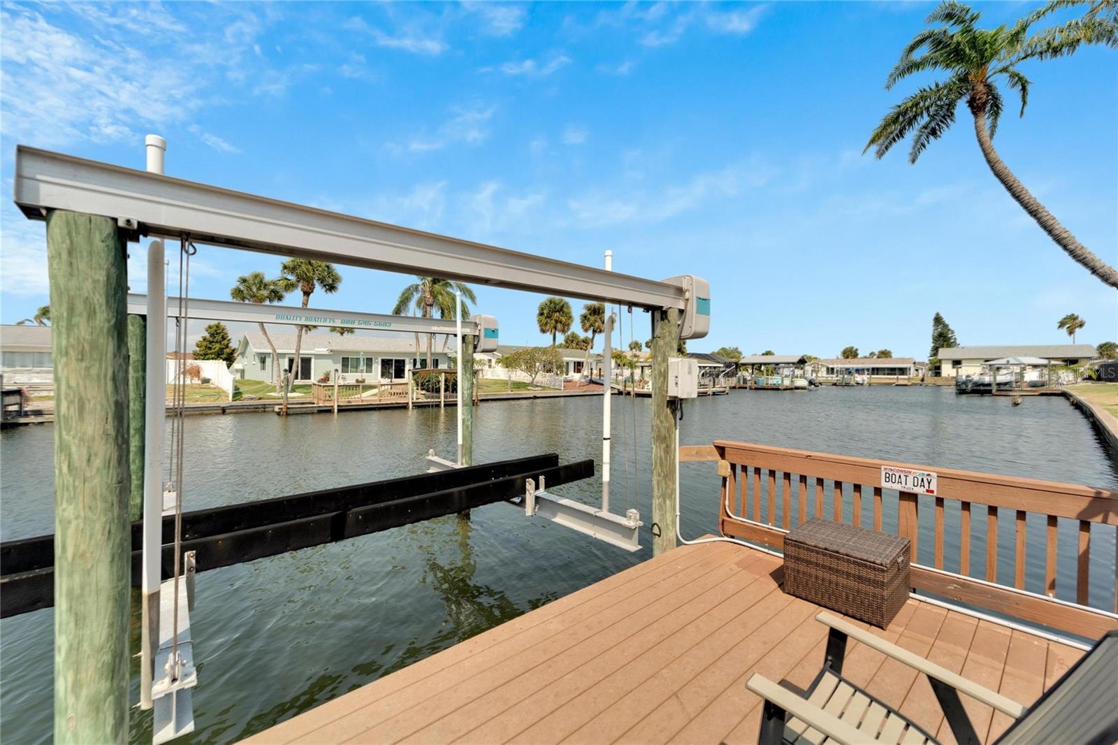 Listing photo id 70 for 1011 Spindle Palm Way