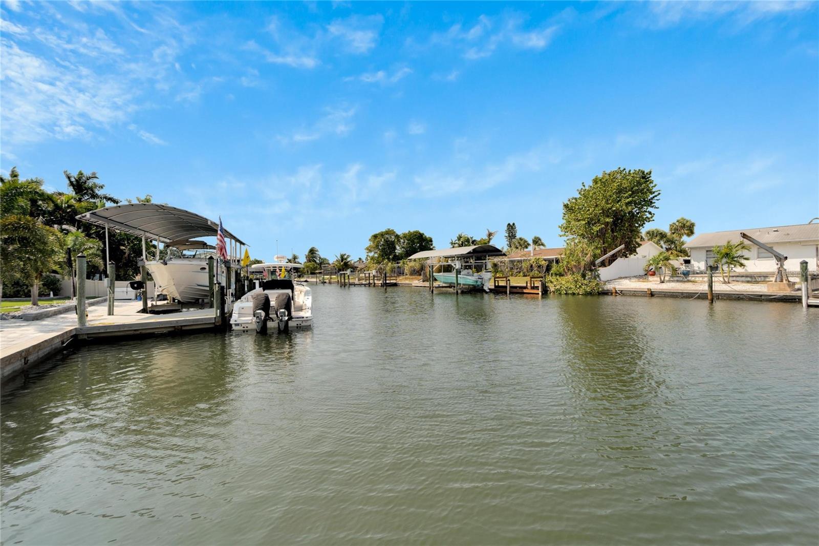 Listing photo id 71 for 1011 Spindle Palm Way