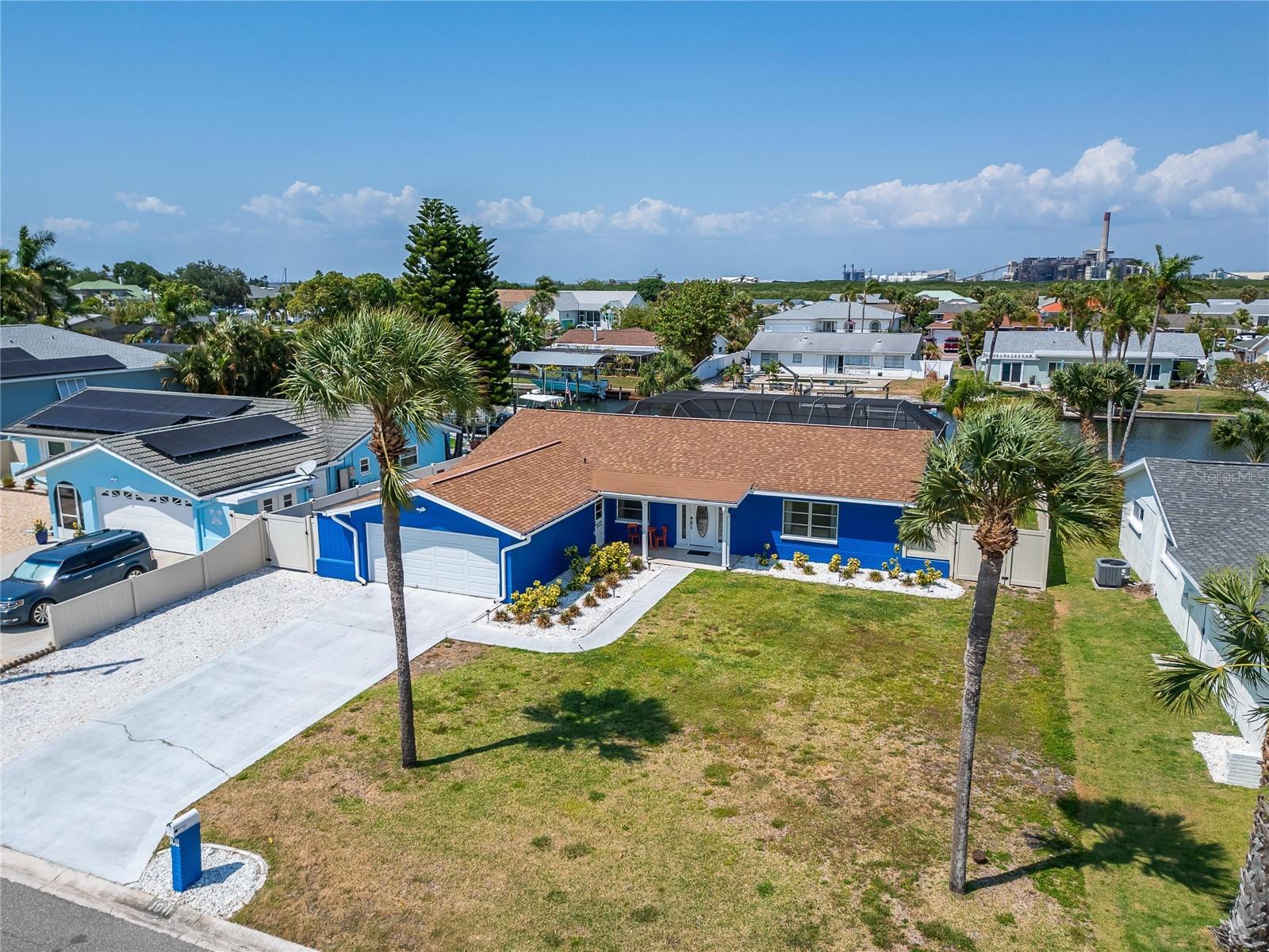 Listing photo id 73 for 1011 Spindle Palm Way