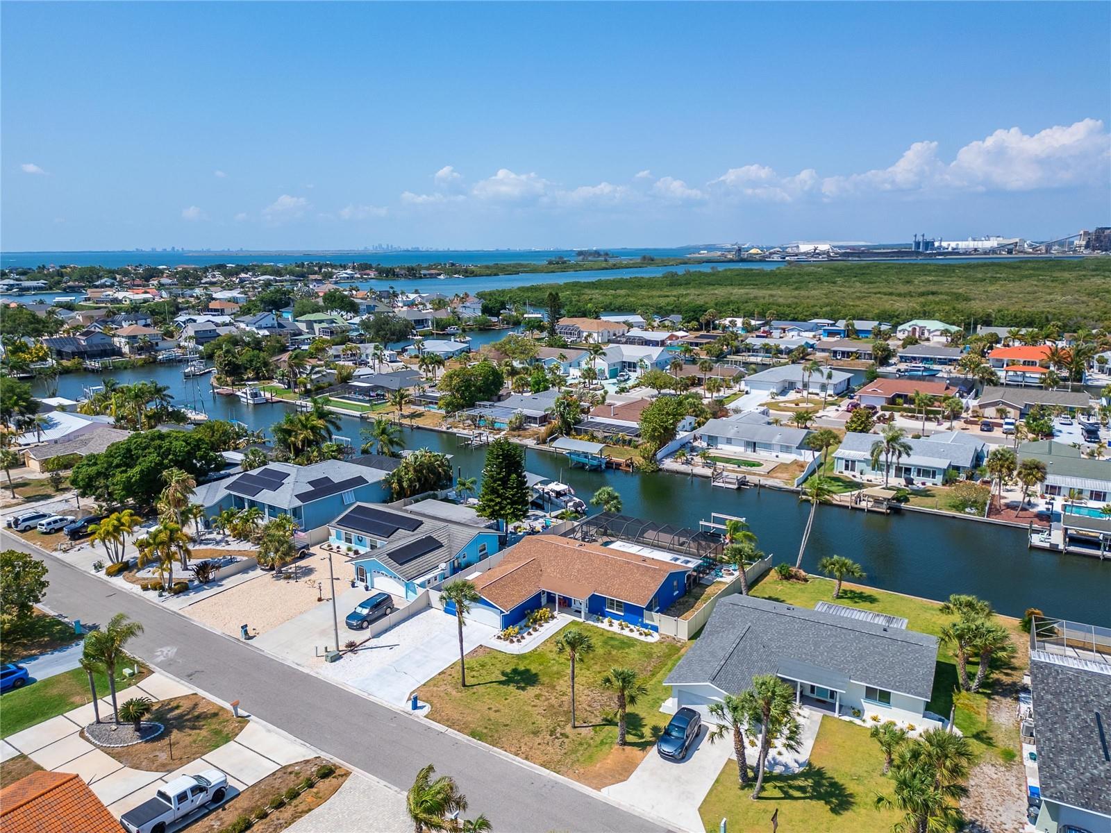 Listing photo id 77 for 1011 Spindle Palm Way