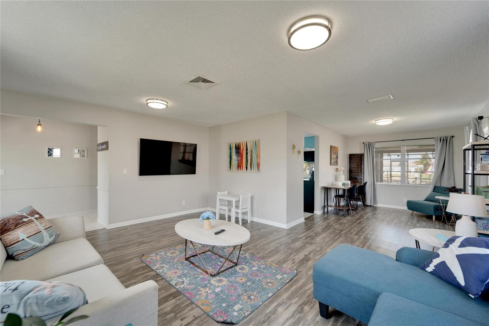 Listing photo id 6 for 1011 Spindle Palm Way